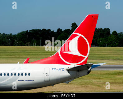 La Turkish Airlines Boeing 737-900ER coda all'Aeroporto di Birmingham, UK (TC-JYC) Foto Stock