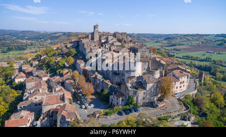 Francia, Tarn, Cordes sur Ciel, borgo medievale (vista aerea) // Francia, Tarn (81), Cordes-sur-Ciel, Village Médiéval bâti sur le puech de Mordagne (v Foto Stock