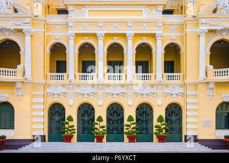 Facciata in stile coloniale di Ho Chi Minh City Hall (Ho Chi Minh City People's Comitato), la città di Ho Chi Minh (Saigon), Vietnam Foto Stock