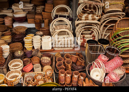 Mercato nel quartiere vecchio, Hanoi, Vietnam Foto Stock