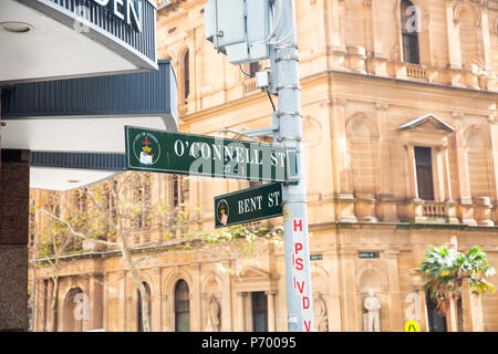 O'Connell street e piegate street nel centro di Sydney, Australia Foto Stock
