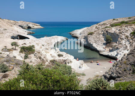 Kapros spiaggia sulla costa nord est, Pachena, Milos, Cicladi, il Mare Egeo e le isole greche, Grecia, Europa Foto Stock