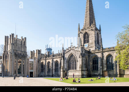 Sheffield Cathedral. La Chiesa Cattedrale di San Pietro e di San Paolo, Sheffield, England, Regno Unito Foto Stock
