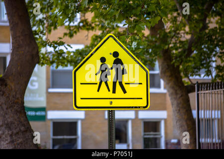Scuola di segno di zona nel centro cittadino Foto Stock