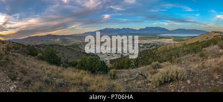 Panorama al tramonto dello Utah Valley nuvole ampio angolo Foto Stock