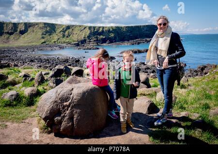 21/06/2018. Irlanda del Nord, Regno Unito. Il Giants Causeway in Irlanda del Nord.Foto di Andrew Parsons/ Parsons Media Ltd Foto Stock