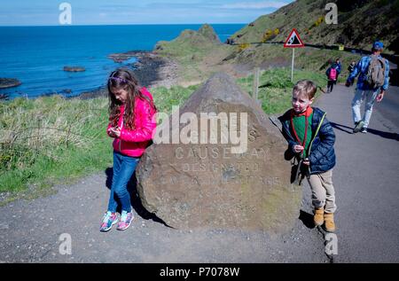21/06/2018. Irlanda del Nord, Regno Unito. Il Giants Causeway in Irlanda del Nord.Foto di Andrew Parsons/ Parsons Media Ltd Foto Stock