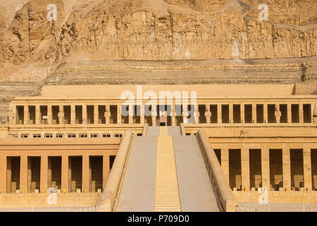 Egitto Luxor, West Bank, Deir al Bahri, il Tempio di Hatshepsut noto anche come Djeser-Djeseru, il Santo dei santi Foto Stock