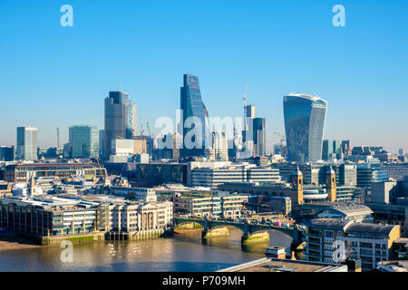 Regno Unito, Inghilterra, Londra. Lo skyline di Londra, edifici moderni nel centro di Londra. Foto Stock