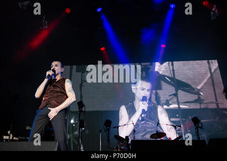 Il Barolo, Italia. 02Luglio, 2018. Depeche Mode eseguire live per l'unica manifestazione italiana in Barolo Credito: Daniele Baldi/Pacific Press/Alamy Live News Foto Stock