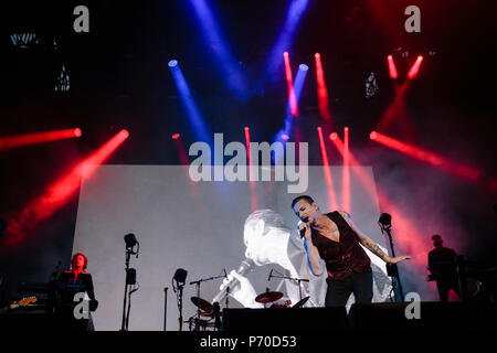 Il Barolo, Italia. 02Luglio, 2018. Depeche Mode eseguire live per l'unica manifestazione italiana in Barolo Credito: Daniele Baldi/Pacific Press/Alamy Live News Foto Stock