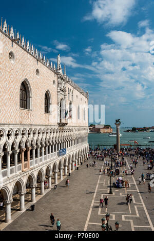 La Basilica di San Marco, Venezia Italia, prese durante la primavera. Foto Stock