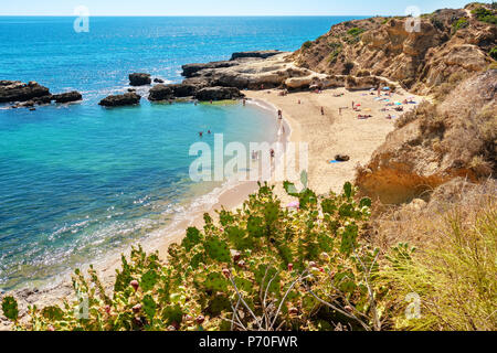 Costa dell'oceano e la spiaggia di Aveiros (Praia dos Aveiros). Albufeira Algarve Foto Stock