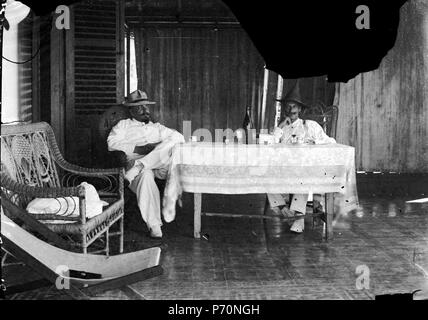 13 Frukost hos Sig. Frenaud. Dato, 1907 Ort, Majunga, Madagascar. Mahajanga, Majunga - SMVK - 021817 Foto Stock