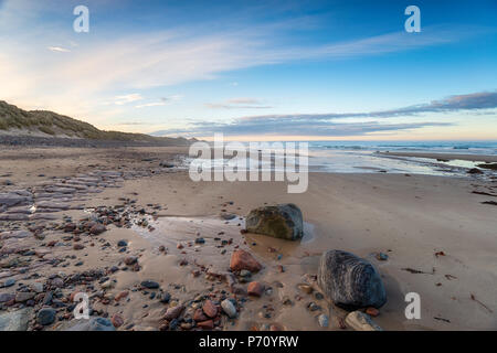 Sinclair Bay beach a Reiss vicino a Wick sulla costa orientale della Scozia Foto Stock