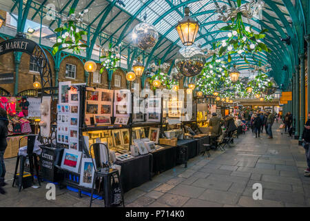 Mercato di Covent Garden a Natale, London, England, Regno Unito, Europa Foto Stock