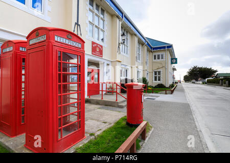 Ufficio Postale, Filatelico, cabine telefoniche rosse e casella postale, Central Stanley, Port Stanley nelle isole Falkland, Sud America Foto Stock