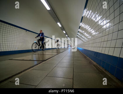 Tunnel pedonale di Sant'Anna sotto il fiume Schelda, Anversa, Belgio, Europa Foto Stock