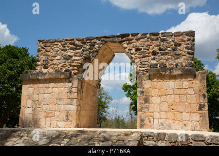 Rovine maya, Arco settentrionale, Oxkintok zona archeologica, 300 a 1050 Annuncio, Yucatan, Messico, America del Nord Foto Stock