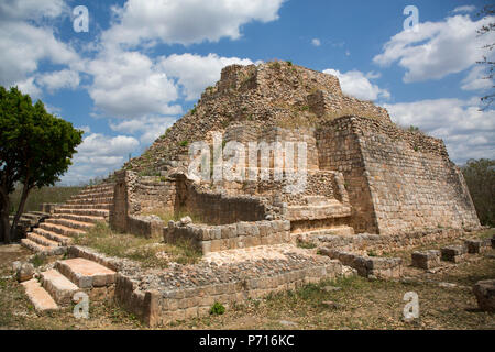 Rovine maya, struttura CA-4, Oxkintok zona archeologica, 300 a 1050 Annuncio, Yucatan, Messico, America del Nord Foto Stock