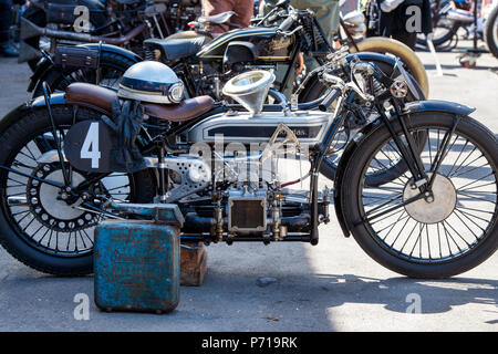 1928 Douglas SW5 Velocità modello di motocicletta al festival di volano. Bicester Heritage Centre, Oxfordshire, Inghilterra. Foto Stock