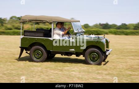 1957 Land Rover Serie 1 a Shuttleworth militare airshow Pageant il 1° luglio 2018 Foto Stock