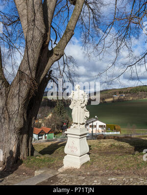 Deutsch: Kalvarienberg in Heiligenkreuz, Niederösterreich inglese: Calvario in Heiligenkreuz, Bassa Austria questo supporto mostra il monumento protetto con il numero 70028 in Austria. (Commons, de, ) ubicazione dell'oggetto 48° 03' 22.32" N, 16° 08' 05.32" e visualizzare questa e altre immagini nelle vicinanze su: OpenStreetMap - Google Earth; 48.056200 16.134810 . 11 febbraio 2016, 12:25:06 12 a 70028 Cavary Heiligenkreuz, Bassa Austria 1663 Foto Stock