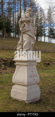 Deutsch: Kalvarienberg in Heiligenkreuz, Niederösterreich inglese: Calvario in Heiligenkreuz, Bassa Austria questo supporto mostra il monumento protetto con il numero 70028 in Austria. (Commons, de, ) ubicazione dell'oggetto 48° 03' 22.32" N, 16° 08' 05.32" e visualizzare questa e altre immagini nelle vicinanze su: OpenStreetMap - Google Earth; 48.056200 16.134810 . 11 febbraio 2016, 12:33:31 12 a 70028 Cavary Heiligenkreuz, Bassa Austria 1743 Foto Stock