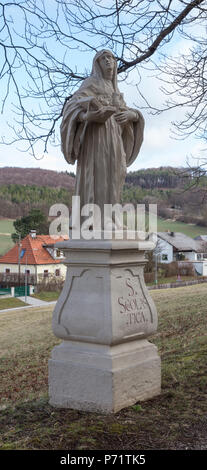 Deutsch: Kalvarienberg in Heiligenkreuz, Niederösterreich inglese: Calvario in Heiligenkreuz, Bassa Austria questo supporto mostra il monumento protetto con il numero 70028 in Austria. (Commons, de, ) ubicazione dell'oggetto 48° 03' 22.32" N, 16° 08' 05.32" e visualizzare questa e altre immagini nelle vicinanze su: OpenStreetMap - Google Earth; 48.056200 16.134810 . 11 febbraio 2016, 12:34:21 12 a 70028 Cavary Heiligenkreuz, Bassa Austria 1753 Foto Stock