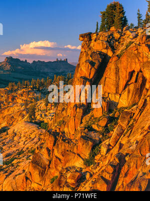 Sunset, Burst Rock, emigrante deserto, Stanislaus National Forest, Sierra Nevada, in California Foto Stock