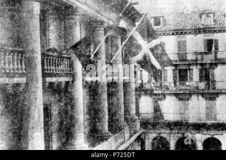 Euskara: Ikurrina Donostiako udaletxean, Euskal Herria, 1932 Inglese: Ikurrina o basco bandiera in Donostia-San Sebastian Town Hall, Paese Basco, 1932 . 1932 142 Ikurrina, Donostiako udaletxean, Euskal Herria, 1932 Foto Stock