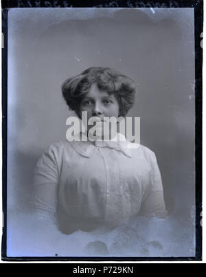 Inglese: DKW 33081A Barford L . Questo supporto upload Data: 19 Febbraio 2015 15:45:43 opera originale prima di 1944 31 Miss Barford, 24 set 1912 (16555616036) Foto Stock