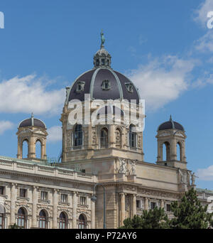 Deutsch: Naturhistorisches Museum, Vienna inglese: Naturhistorisches Museum di Vienna, Austria Questo supporto mostra il monumento protetto con il numero 13766 in Austria. (Commons, de, ) . 26 luglio 2015, 11:58:18 169 Naturhistorisches Museum Wien - Blick von der Westseite des KHM-9853 Foto Stock