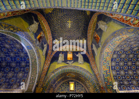 Mausoleo di Galla Placidia, Sito Patrimonio Mondiale dell'UNESCO, Ravenna, Emilia Romagna, Italia, Europa Foto Stock