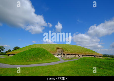 Knowth, un passaggio del Neolitico grave, antica monumento UNESCO del Bru na Boinne, Parabiago, Leinster, Repubblica di Irlanda Foto Stock