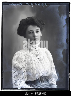 Inglese: DKW 29689B Harper L . Questo supporto upload Data: 7 Aprile 2015 12:04:12 opera originale prima di 1944 33 Miss Harper, 18 ago (anno chiaro) (17064498682) Foto Stock