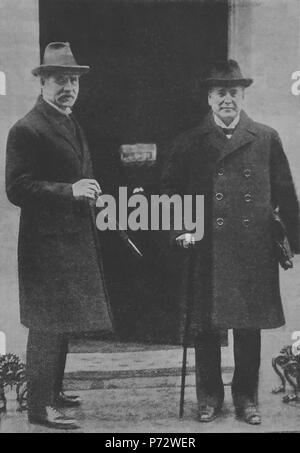 Inglese: Ramsay MacDonald, Primo Ministro del Regno Unito e Christian Rakovsky, Capo del Soviet delegazione diplomatica. Luogo: Londra, 10 Downing Street. Data: riconoscimento formale di URSS dal Regno Unito Feb 1924. Contesto: il riconoscimento formale e di stabilimento delle relazioni diplomatiche è stato estremamente importante per il governo sovietico. Christian Rakovsky lasciato l'importante incarico di Presidente del Consiglio delle persone di Commissars (primo ministro) dell'ucraino SSR a portare avanti la missione di stabilire relazioni diplomatiche con il Regno Unito. Arthur Koestler, basato Rubashov, il personaggio principale nel suo romanzo 1940 Foto Stock