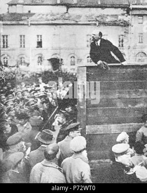 Inglese: versione Croped Vladimir Lenin Leon Trotsky Lev Kamenev 1920. Si prega di vedere l'originale in altre versioni. Il 30 aprile 1923 2 versione Croped Vladimir Lenin Leon Trotsky Lev Kamenev 1920 v1 Foto Stock