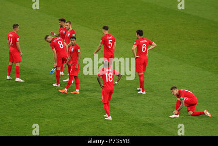 Mosca, Russia. 03 Luglio, 2018. Calcio, FIFA World Cup, round di 16, Colombia vs Inghilterra al Spartak Stadium. L'Inghilterra del giocatori. Credito: Christian Charisius/dpa/Alamy Live News Foto Stock