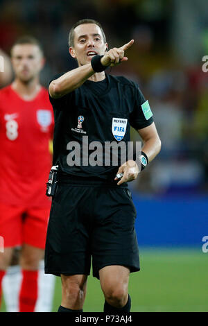 Arbitro Mark Geiger durante il 2018 FIFA World Cup Round di 16 match tra la Colombia e l'Inghilterra a Spartak Stadium il 3 luglio 2018 a Mosca, in Russia. (Foto di Daniel Chesterton/phcimages.com) Foto Stock