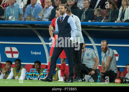 Mosca, Russland. 04 Luglio, 2018. Gareth SOUTHGATE (pullman, ENG) dà istruzione, istruzioni, figura intera, Colombia (COL) - Inghilterra (ITA) 3: 4 iE, round di 16, gioco 56, su 03.07.2018 a Mosca; Coppa del Mondo di Calcio 2018 in Russia dal 14.06. - 15.07.2018. | Utilizzo di credito in tutto il mondo: dpa/Alamy Live News Foto Stock