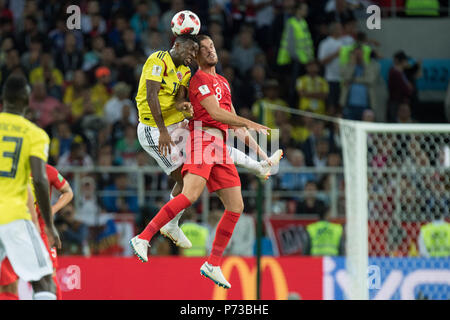 Mosca, Russland. 04 Luglio, 2018. Jefferson LERMA (sinistra, COL) versus Jordan HENDERSON (ITA), azione, duelli, Colombia (COL) - Inghilterra (ITA) 3: 4 iE, round di 16, gioco 56, su 03.07.2018 a Mosca; Coppa del Mondo di Calcio 2018 in Russia dal 14.06. - 15.07.2018. | Utilizzo di credito in tutto il mondo: dpa/Alamy Live News Foto Stock