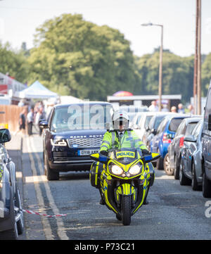 Worcester, Regno Unito. 4 Luglio, 2018. Princess Anne lasciando Worcester Racecourse oggi. La sua visita oggi segnato il Worcester racecourse di trecento anni di storia di gara. Princess Anne stessa aveva precedentemente ha corso e vinto qui torna nel 1987 sul suo cavallo, Croc Na Cuille. Credito: Lee Hudson/Alamy Live News Foto Stock