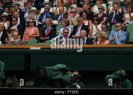 Londra, Inghilterra - Luglio 04: Carole e Michael Middleton frequentare la terza giornata del torneo di Wimbledon Tennis campionati a tutti England Lawn Tennis e Croquet Club il 4 luglio 2018 a Londra, Inghilterra Persone: Carole e Michael Middleton Foto Stock