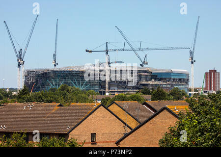 LONDON, Regno Unito - 3 Luglio 2018: una vista del nuovo Tottenham Hotspur FC stadio sotto la costruzione in Tottenham di Londra il 3 luglio 2018. Foto Stock