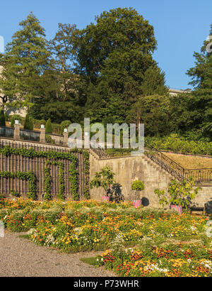 Zurich, Svizzera - 30 Giugno 2018: vista nel giardino Rechberg. Il Rechberg Garden è un parco pubblico sul composto dell'Università di Zurigo, Foto Stock