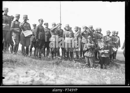 72 Narcyz Witczak-Witaczyński - Wizyta oficerów jugosławiańskich w Polskim Wojsku (107-263-4) Foto Stock