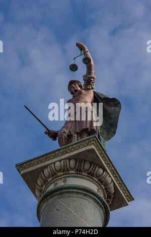 Firenze, Italia - 25 novembre 2015: dettagli architettonici di giustizia colonna in Firenze, Italia Foto Stock