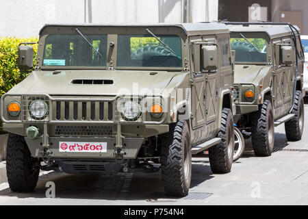 Thai militare di veicoli su strada di città durante il colpo di stato, Bangkok, Thailandia Foto Stock