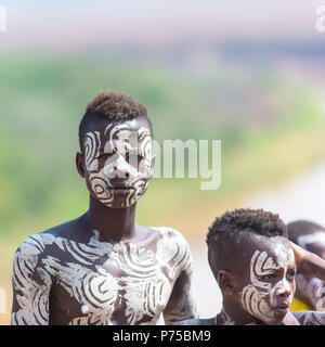 Giovani Karo Men visualizzazione tradizionale verniciatura della scocca. Foto Stock